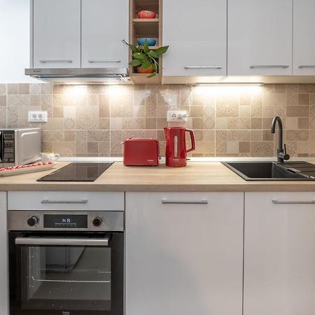 מאקרסקה Two-Bedroom Apartment In The Centre מראה חיצוני תמונה