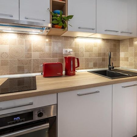 מאקרסקה Two-Bedroom Apartment In The Centre מראה חיצוני תמונה