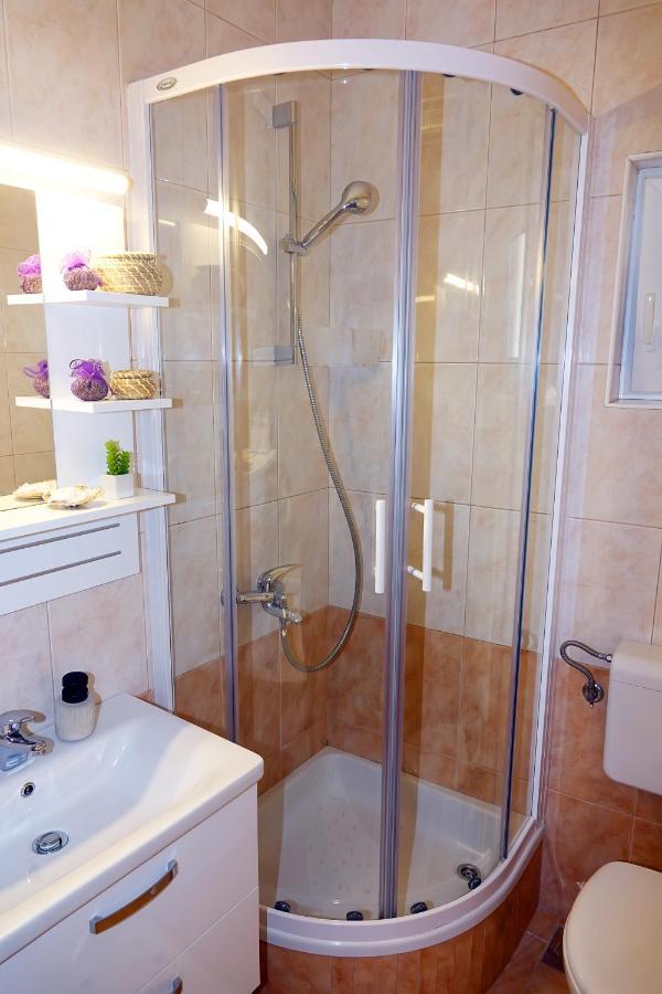 מאקרסקה Two-Bedroom Apartment In The Centre מראה חיצוני תמונה