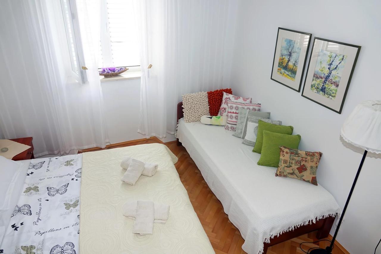 מאקרסקה Two-Bedroom Apartment In The Centre מראה חיצוני תמונה