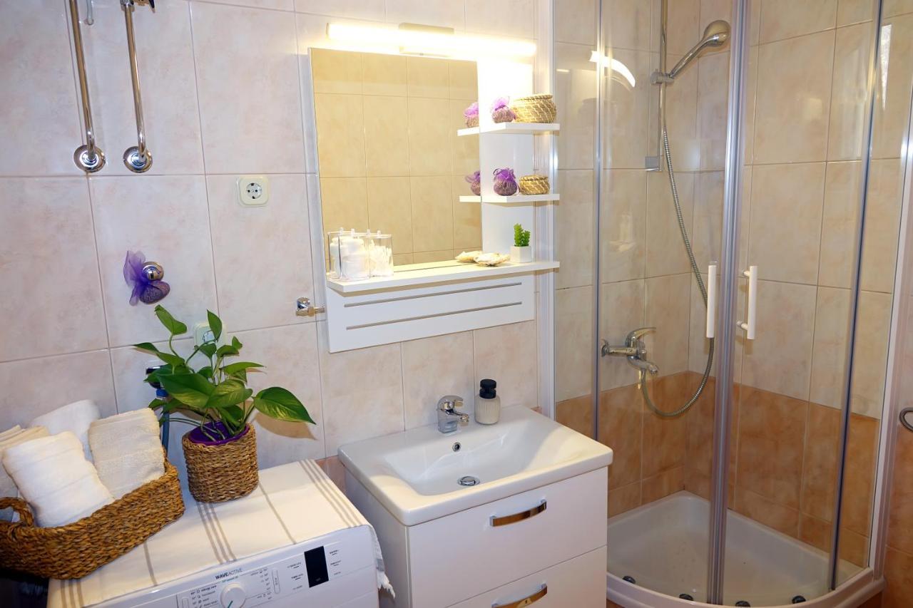 מאקרסקה Two-Bedroom Apartment In The Centre מראה חיצוני תמונה