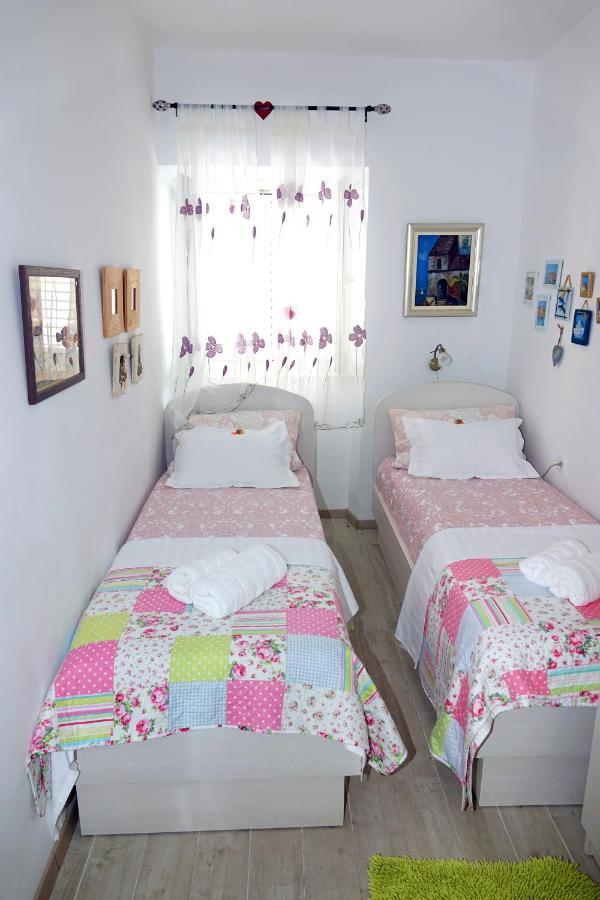 מאקרסקה Two-Bedroom Apartment In The Centre מראה חיצוני תמונה