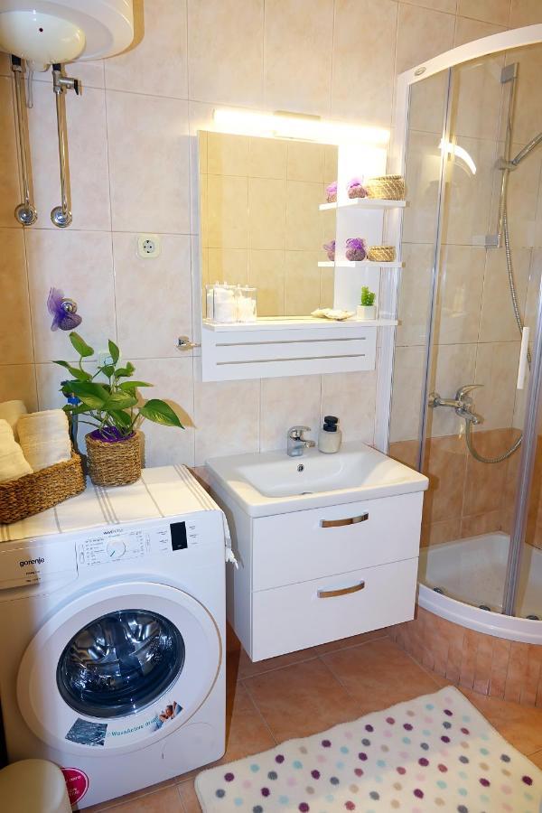 מאקרסקה Two-Bedroom Apartment In The Centre מראה חיצוני תמונה