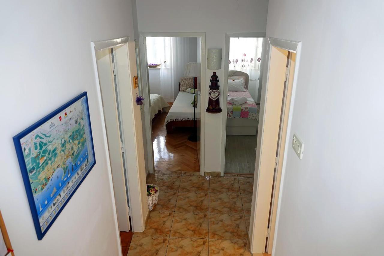 מאקרסקה Two-Bedroom Apartment In The Centre מראה חיצוני תמונה