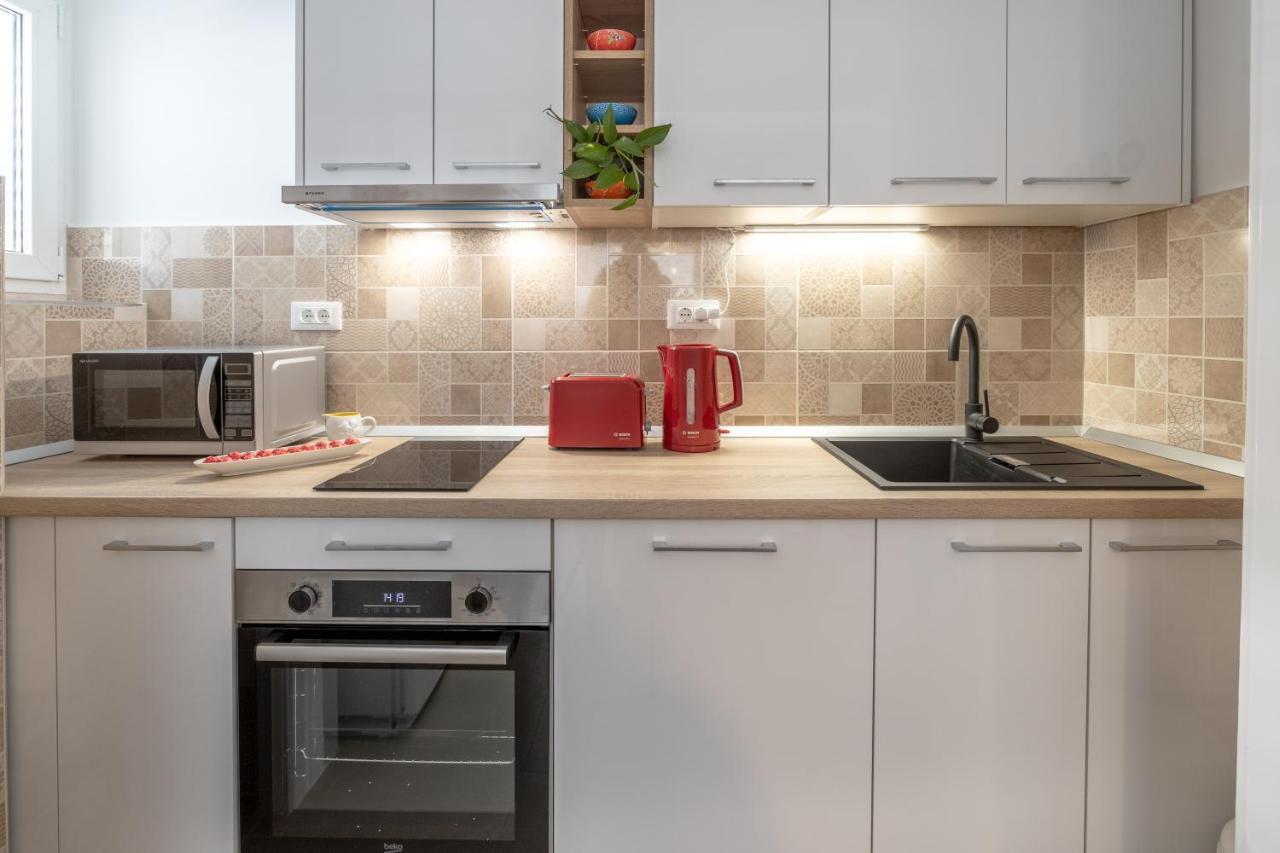מאקרסקה Two-Bedroom Apartment In The Centre מראה חיצוני תמונה