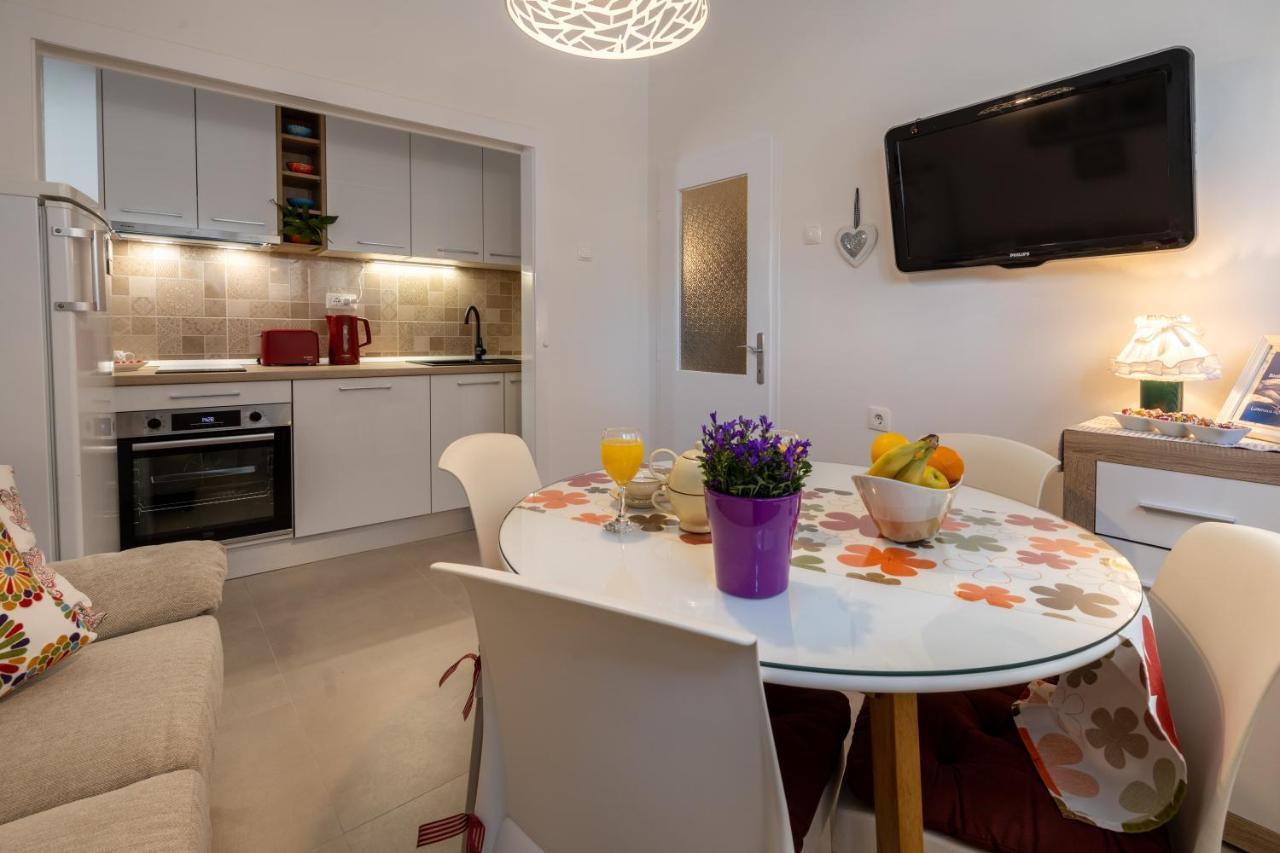 מאקרסקה Two-Bedroom Apartment In The Centre מראה חיצוני תמונה
