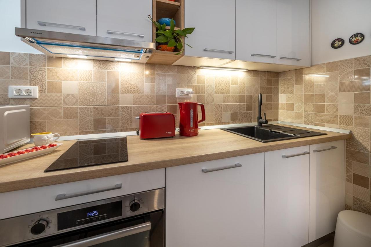 מאקרסקה Two-Bedroom Apartment In The Centre מראה חיצוני תמונה