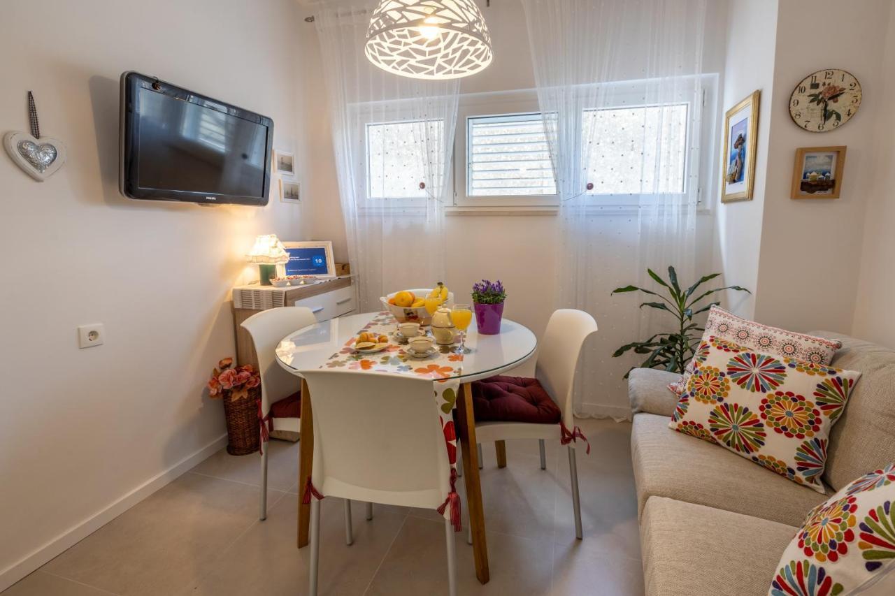 מאקרסקה Two-Bedroom Apartment In The Centre מראה חיצוני תמונה
